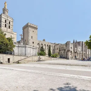 https://modest-holiday-home-in-avignon-next-to-the-city-centre.fr-provencehotel.com