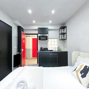 Apartment 11 - Champs-elysees, Paris