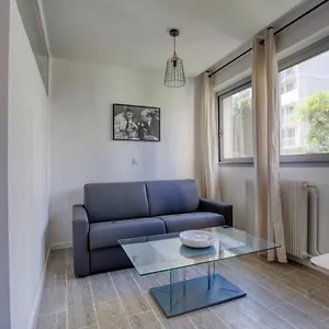 Apartment Charming In The Heart Of The 19th, Paris